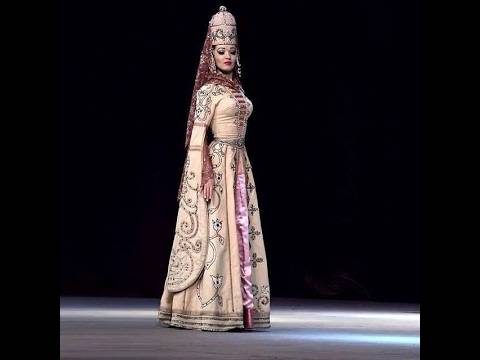 ジョージアの民族衣装が美しすぎてほとんどファンタジーの世界
